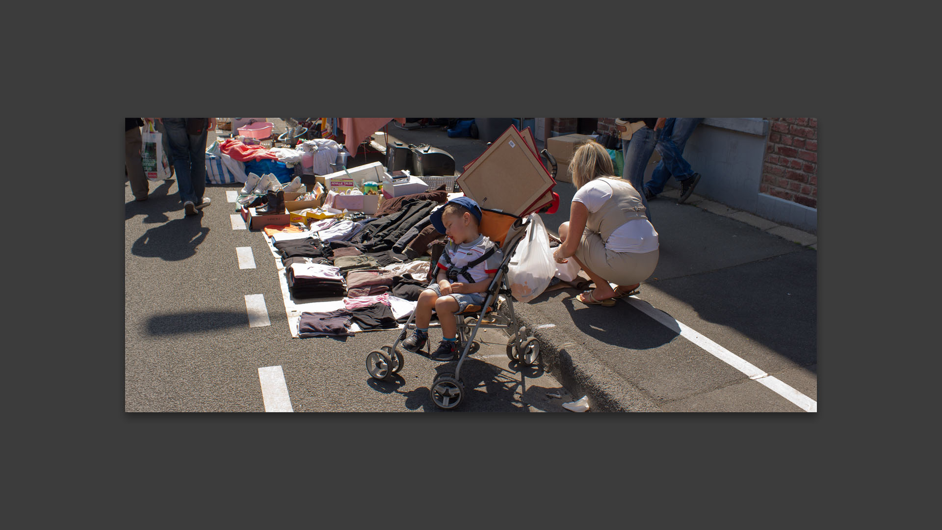 Braderie, rue Corneille, à Croix.