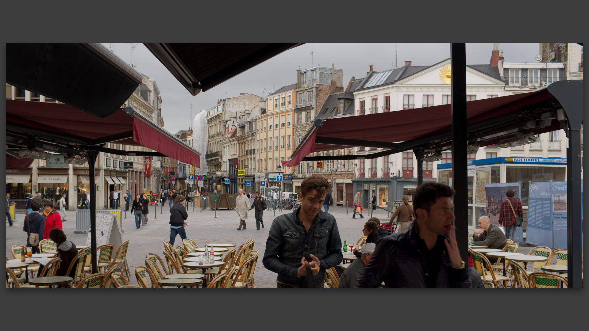 Terrasse, place du Général-de-Gaulle, à Lille.