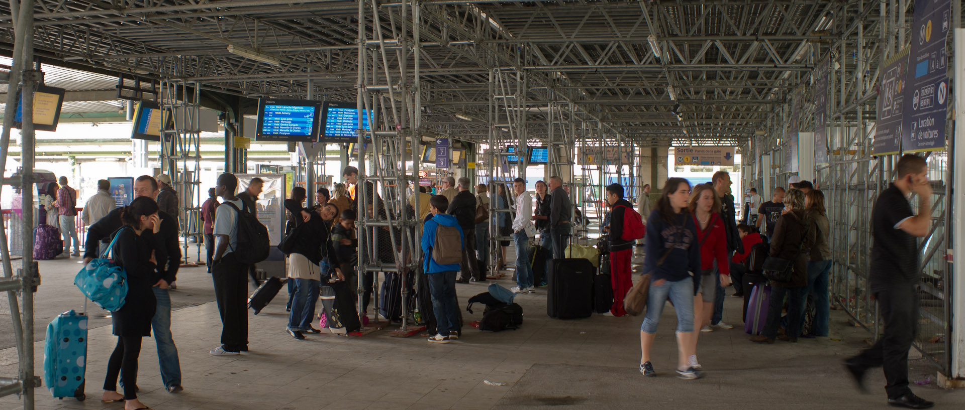 Départs en vacances, gare de Lyon, à Paris.