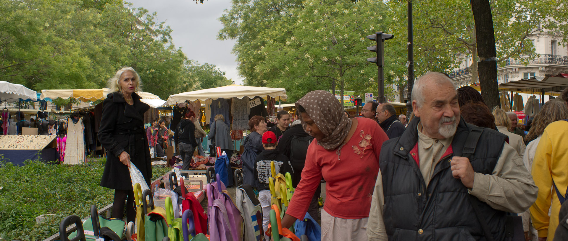 Le marché, boulevard Richard-Lenoir, à Paris.