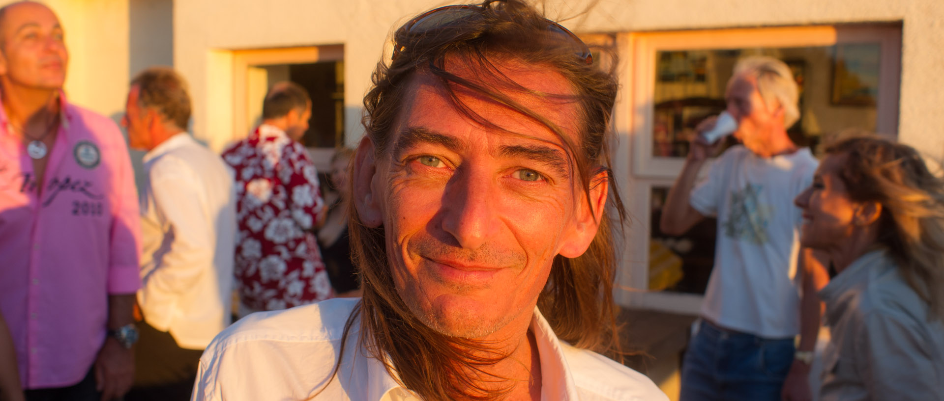 Guy à la soirée anniversaire de Robert, île du Levant.