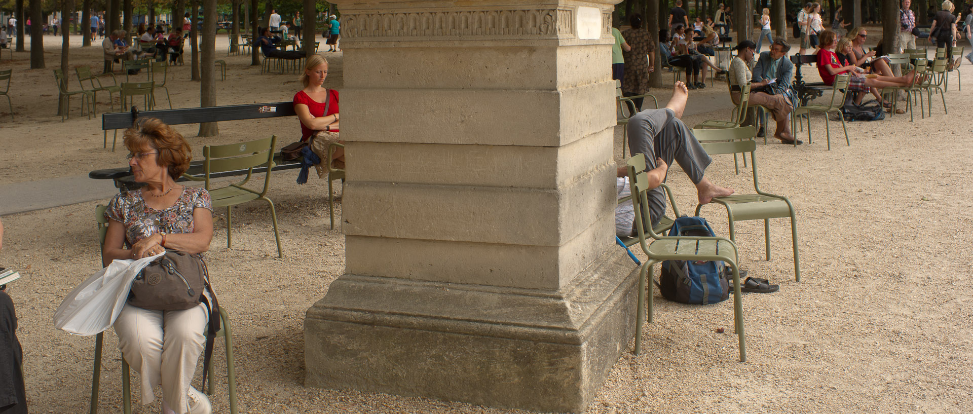 Farniente au jardin du Luxembourg, à Paris.