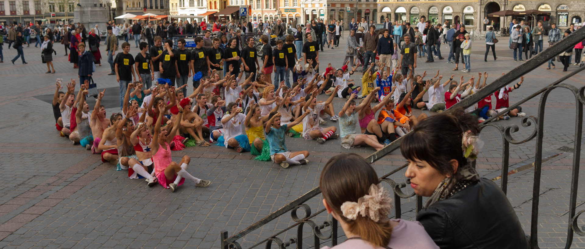 Bizutage d'élèves ingénieurs d'HEI, place du Général-de-Gaulle, à Lille.