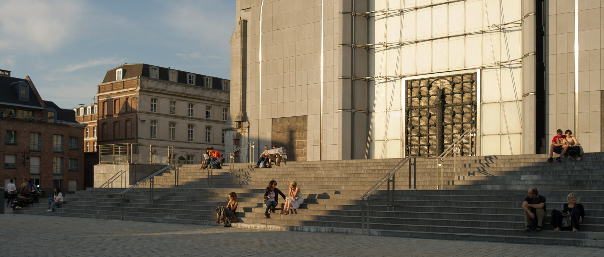 Le parvis de Notre Dame de la Treille, à Lille.