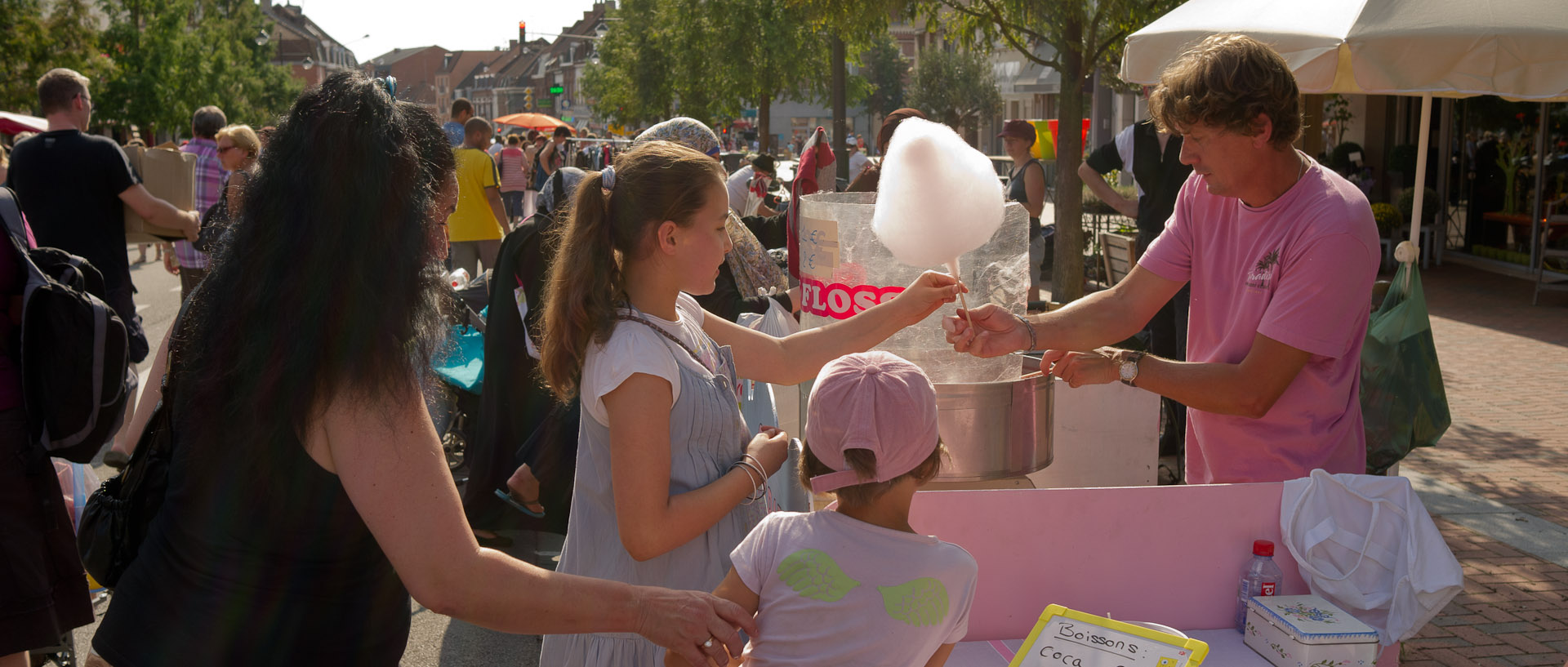 Barbe à papa, à la braderie, rue Jean-Jaurès, à Croix.