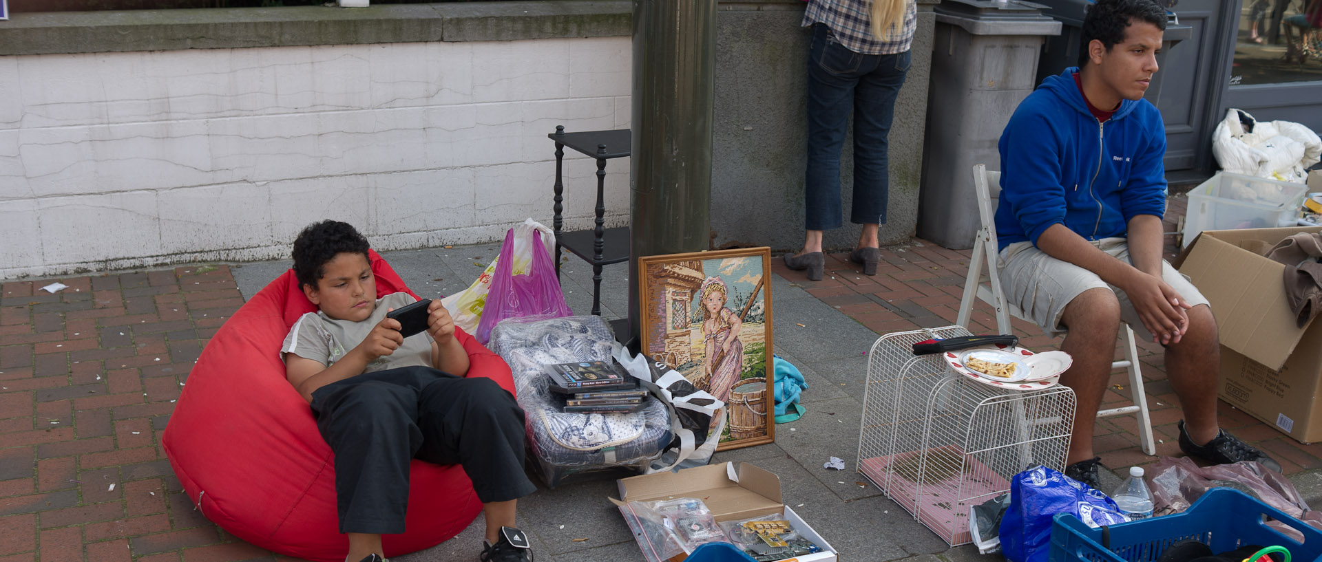 Jeu vidéo et braderie, rue Jean-Jaurès, à Croix.