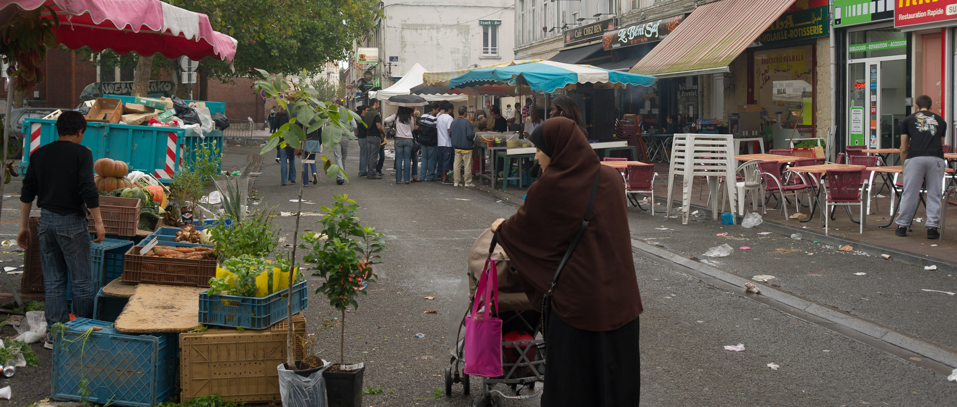 Bout de la braderie, place de la Nouvelle Aventure, à Wazemmes, Lille.