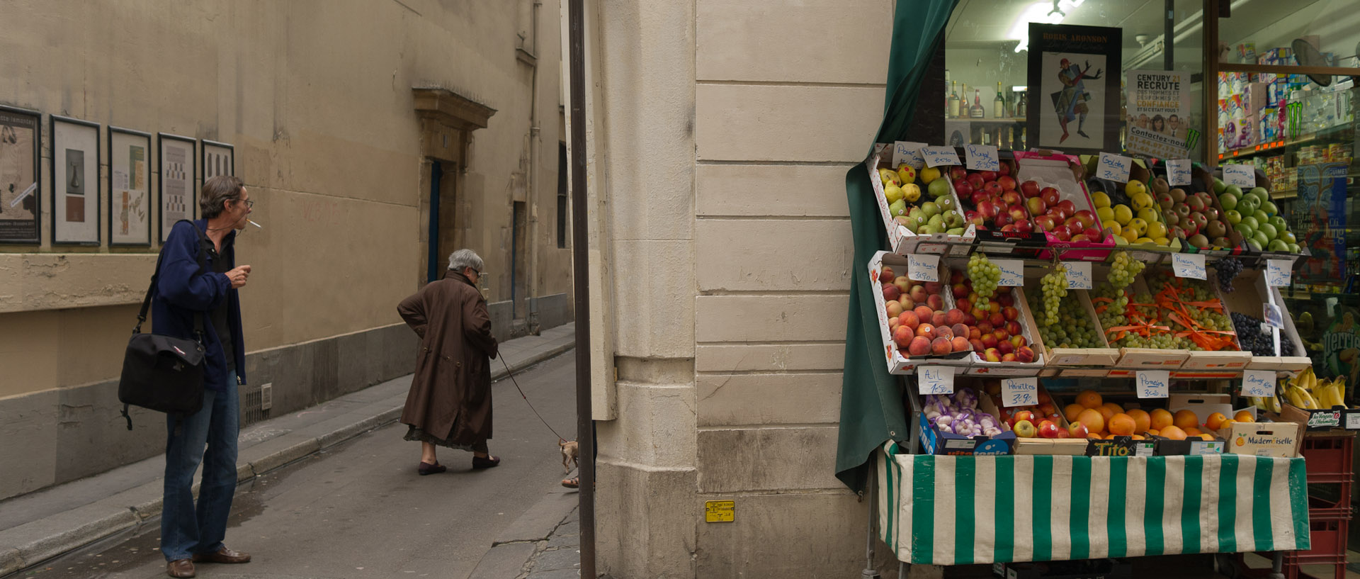 Au croisement de la rue de Seine et de la rue Visconti, à Paris.