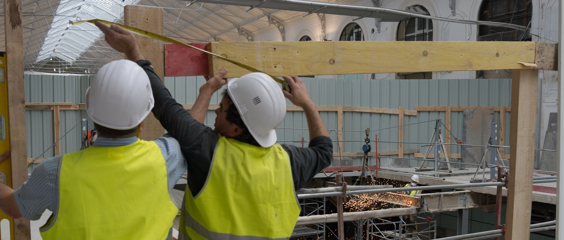 La salle des pas perdus de la gare Saint-Lazare en rénovation, à Paris.