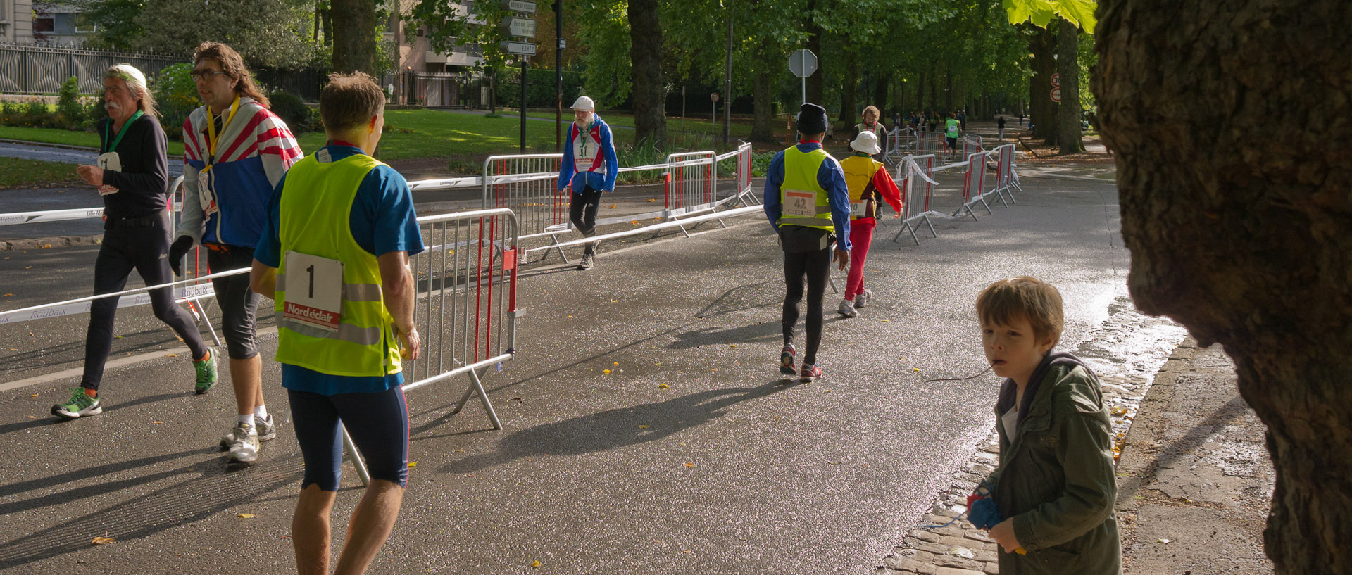 Derniere heure des 28 heures de Roubaix à la marche, parc Barbieux.