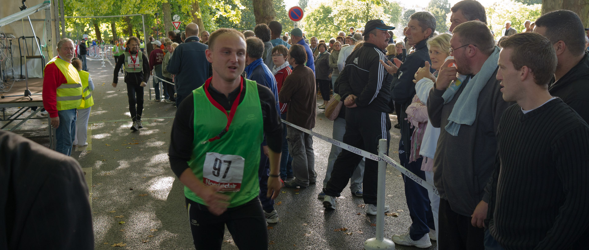 Derniere heure des 28 heures de Roubaix à la marche, parc Barbieux.