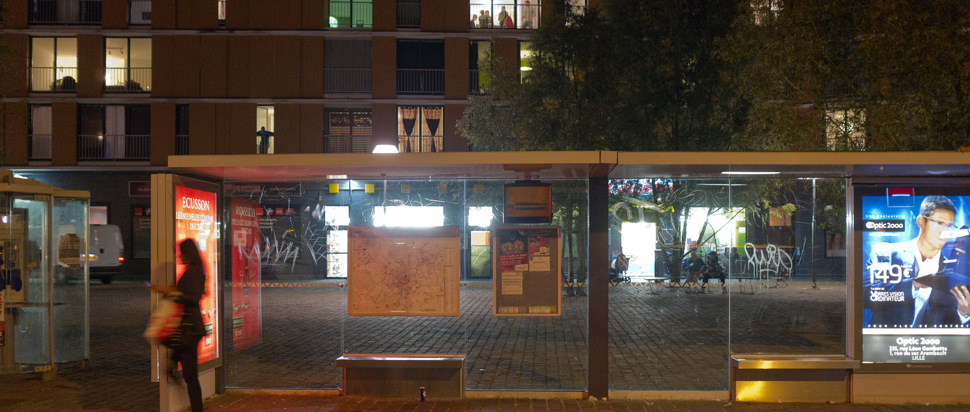 Arrêt d'autobus, rue Pierre-Legrand, à Lille Fives.