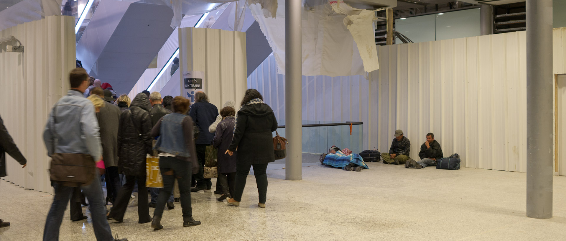 Dans la hall de la gare Saint-Lazare, à Paris.