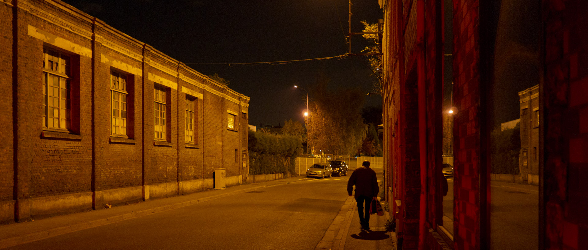 Passant, rue Pasteur, à Wasquehal.