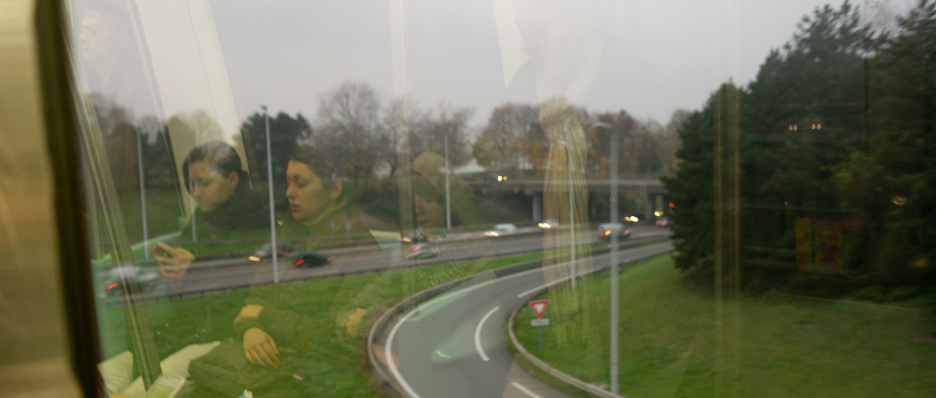 Dans le métro, en arrivant à la station Les Prés, à Villeneuve d'Ascq.