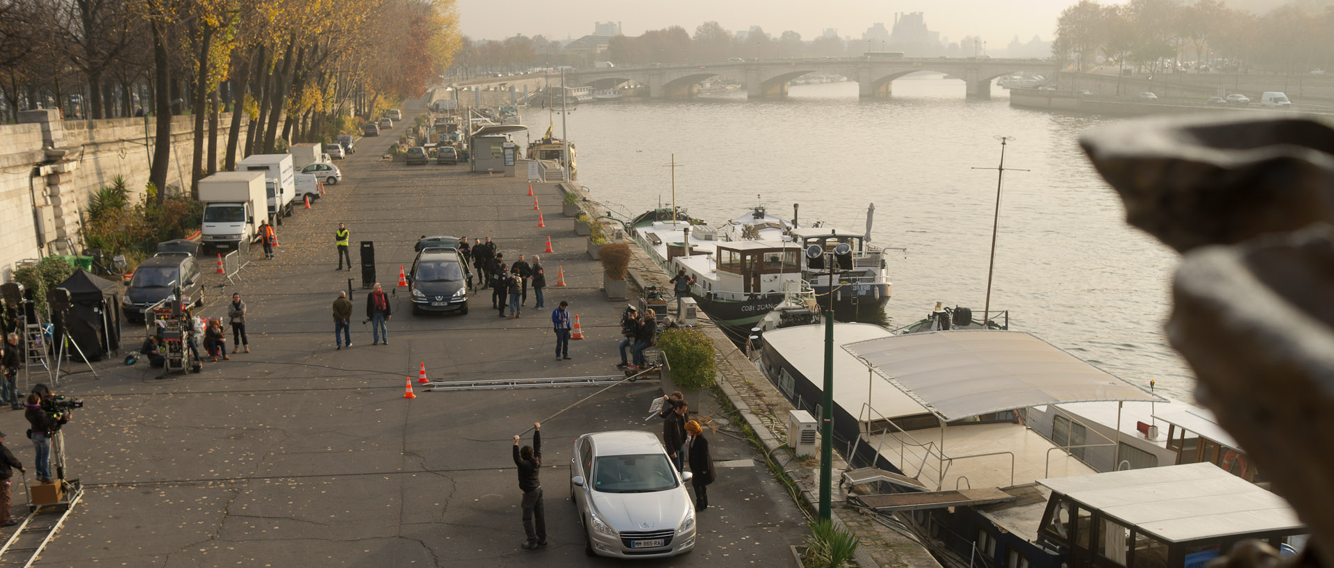 Tournage d'un film, port des Champs Elysées, à Paris.