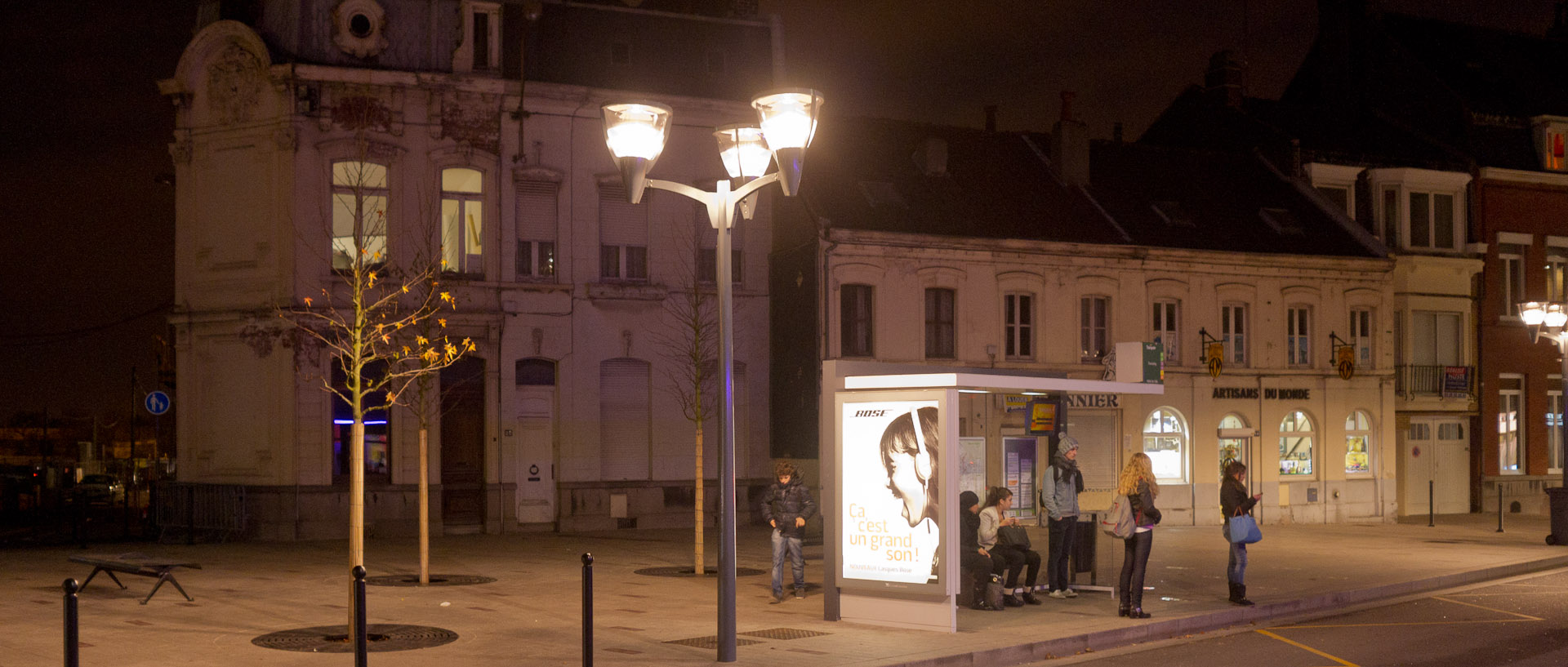 Arrêt d'autobus, rue Nationale, à Tourcoing.