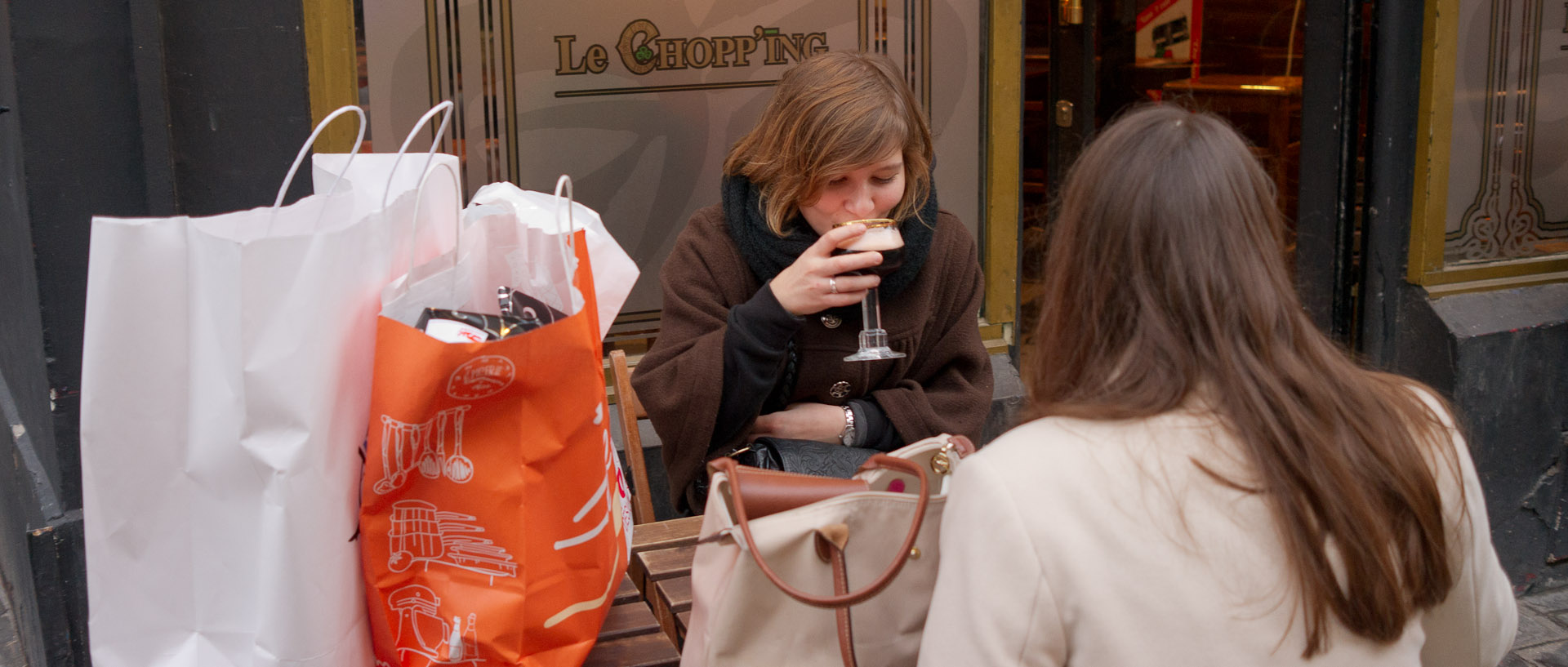 En terrasse, rue Royale, à Lille.