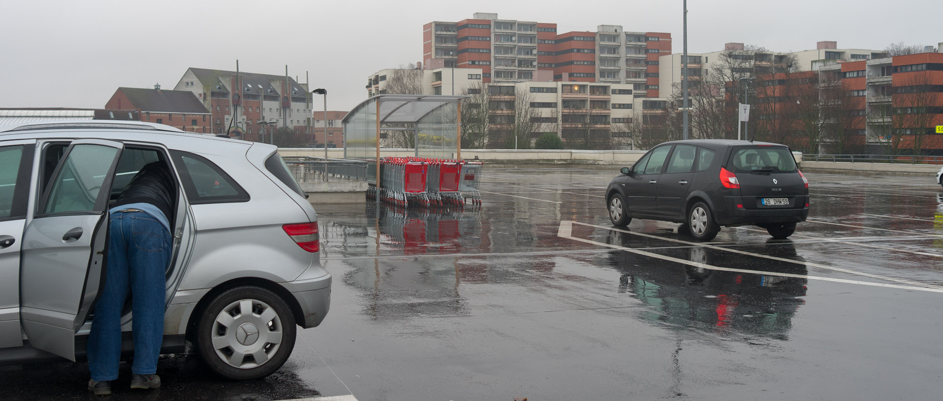 Parking supérieur du centre commercial Auchan V2, à Villeneuve d'Ascq.