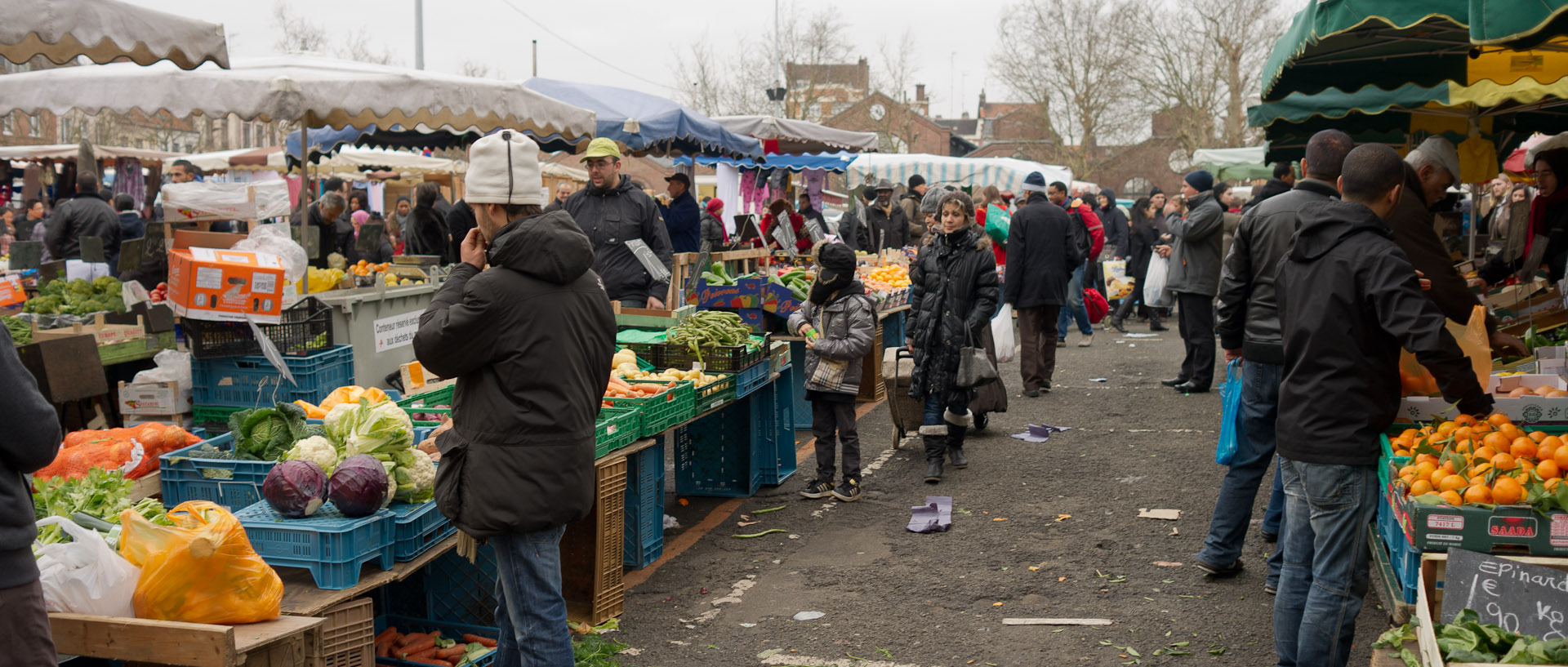 Dans les allées du marché de Wazemmes, à Lille.