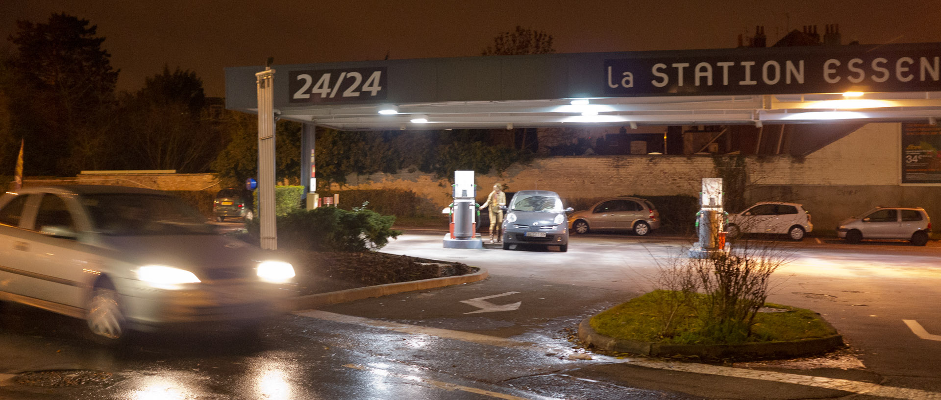 Station service, rue Jean-Jaurès, à Villeneuve d'Ascq.