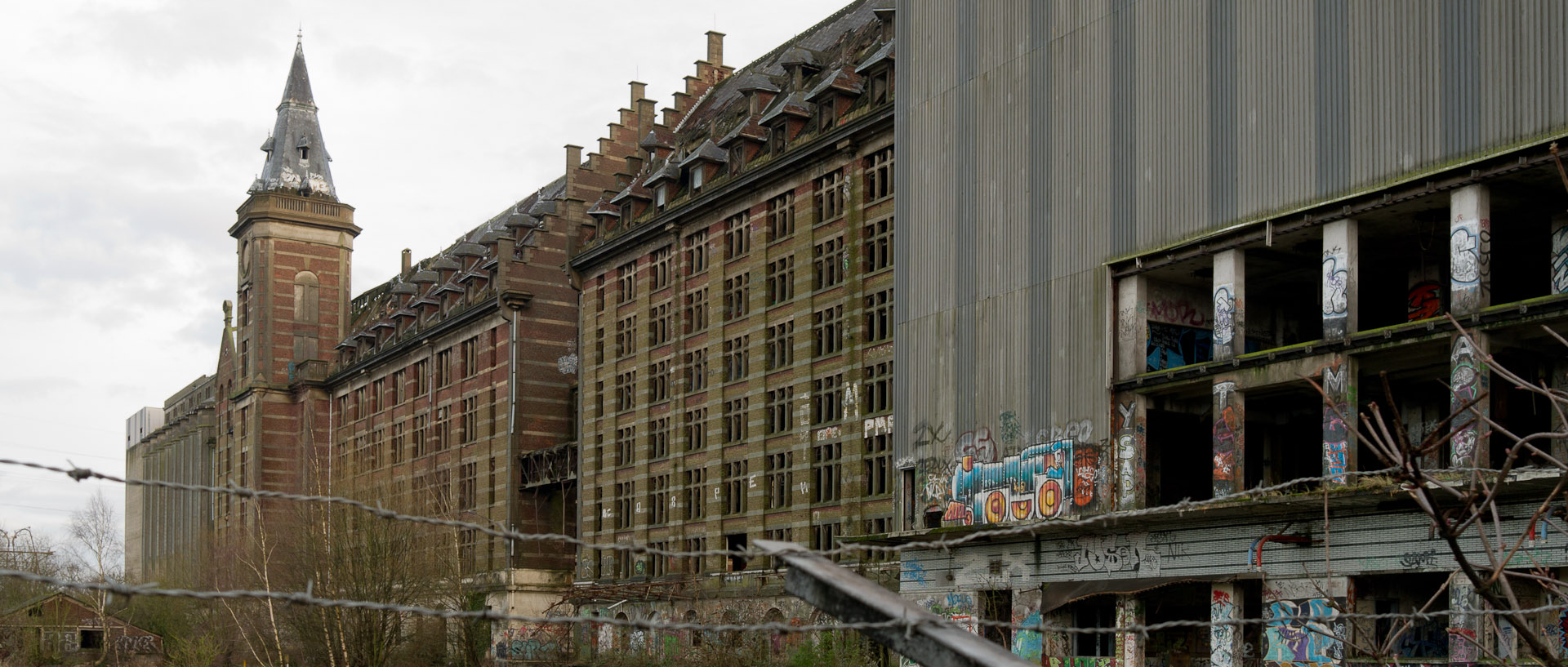 Les ruines des Grands Moulins de Paris, à Marquette lez Lille.