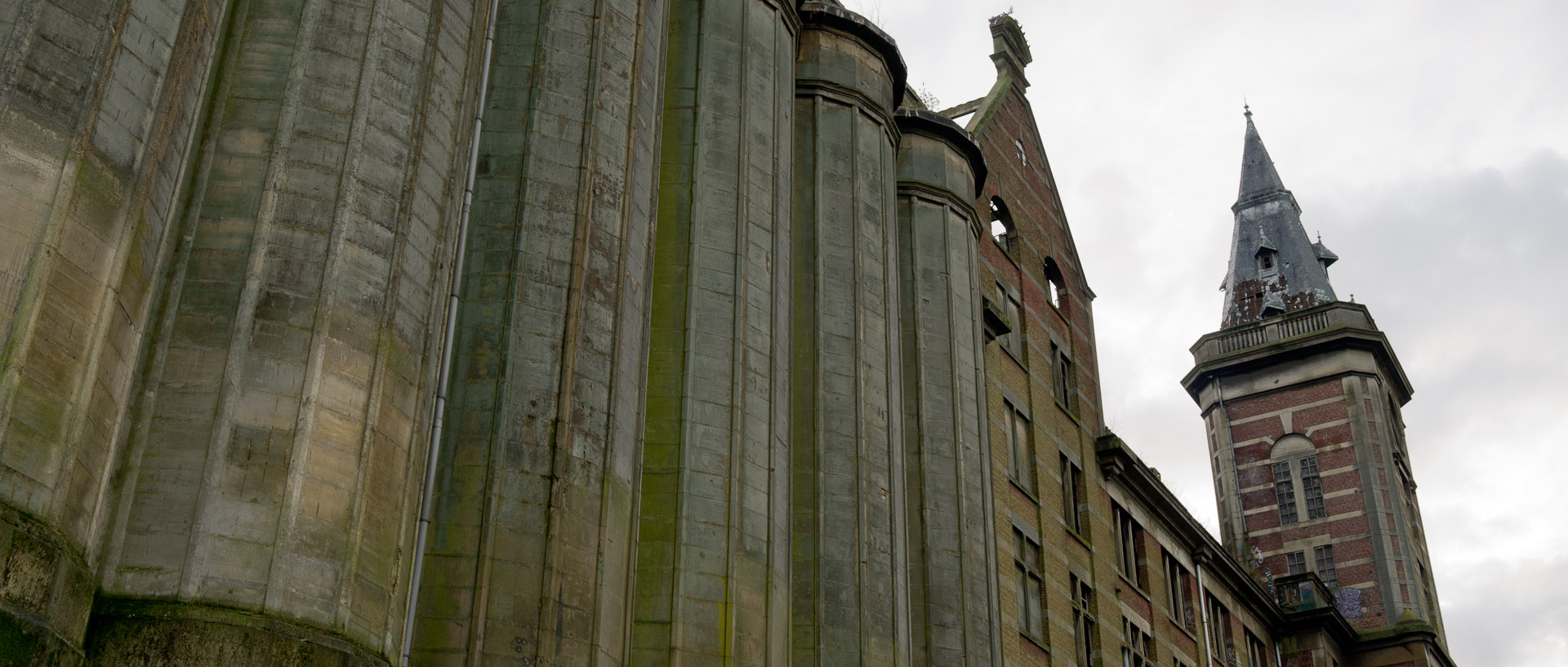 Les ruines des Grands Moulins de Paris, à Marquette lez Lille.