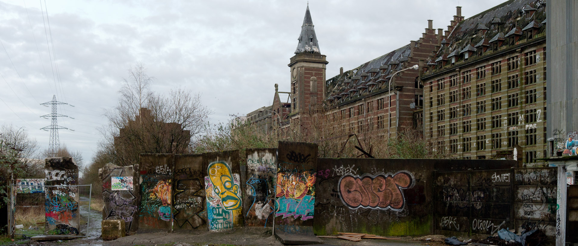 Les ruines des Grands Moulins de Paris, à Marquette lez Lille.