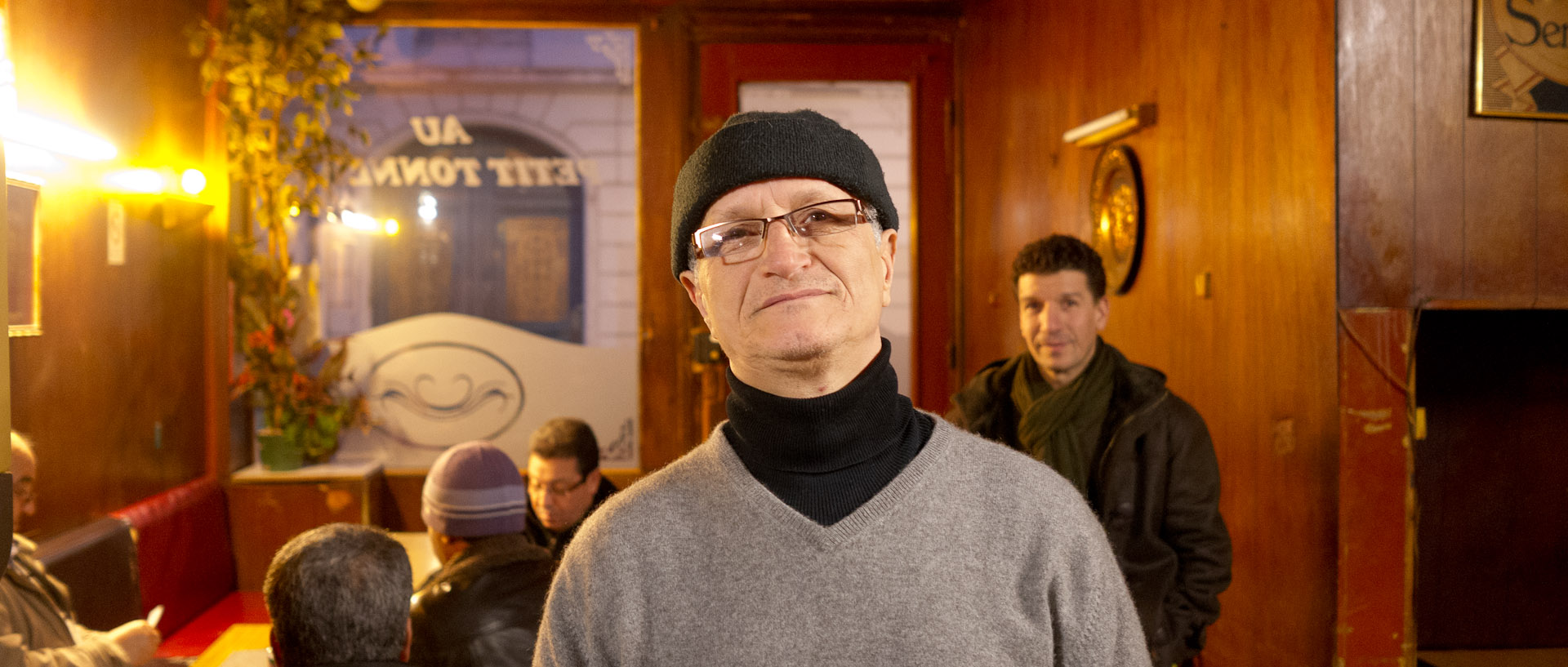 Le patron du Petit Tonneau, rue Saint-André, à Lille.