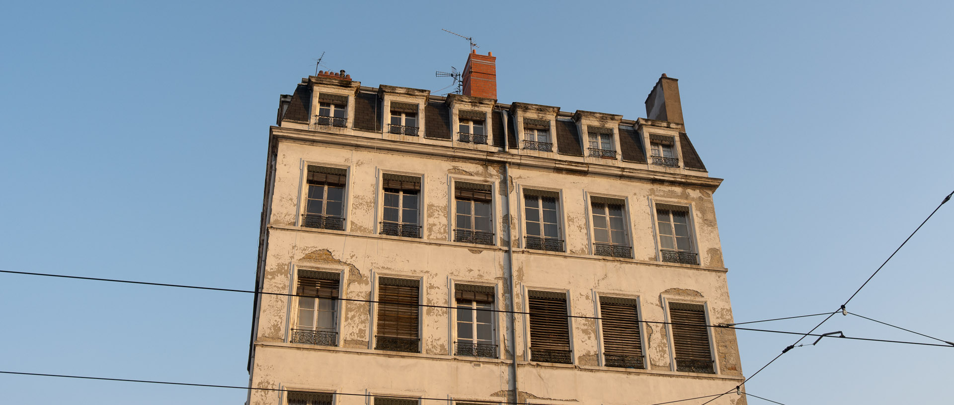 Vieil immeuble, cours Charlemagne, dans la presqu'île, à Lyon.