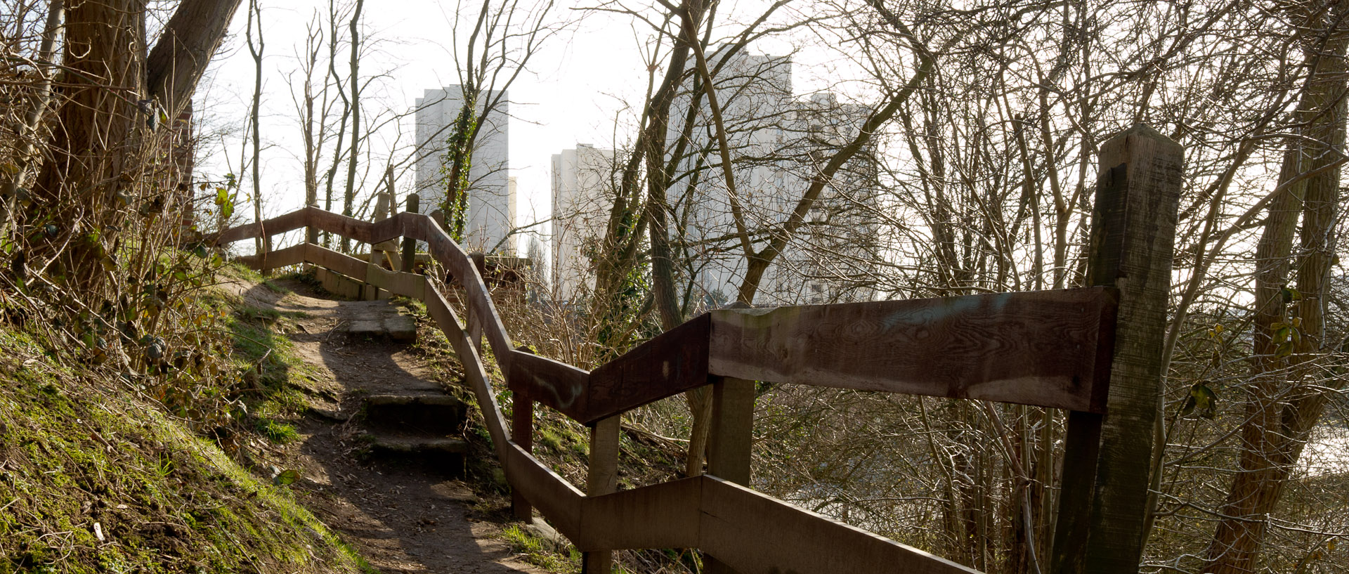 Chemin de ronde du Fort de Mons, à Mons en Baroeul.