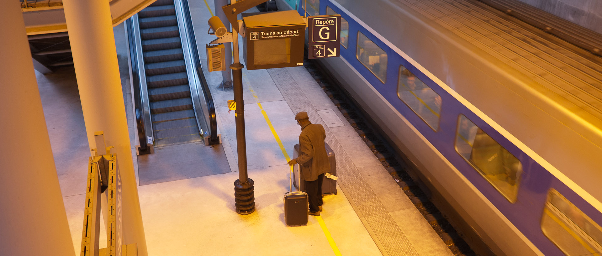 Voyageur, gare de Marne la Vallée Chessy.