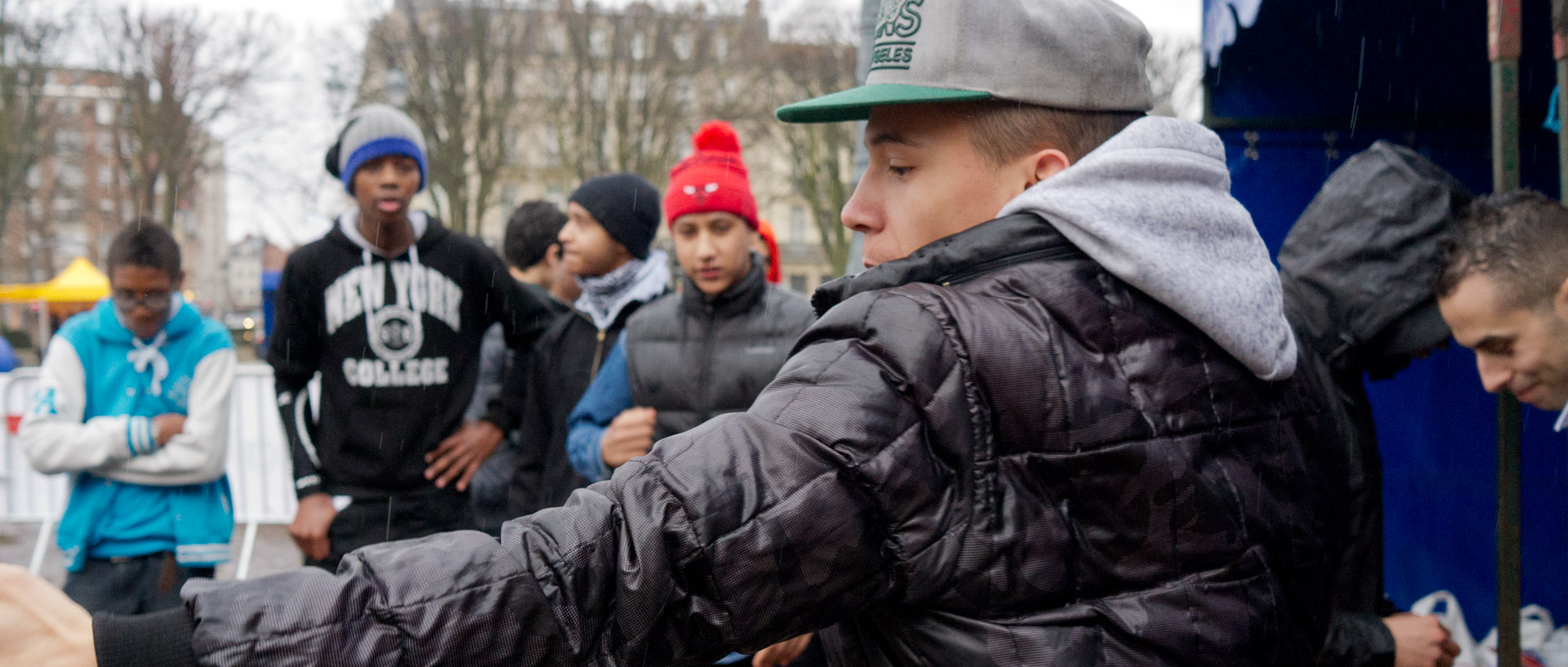 Jeune danseur, pendant une hip hop battle, place de la République, à Lille.