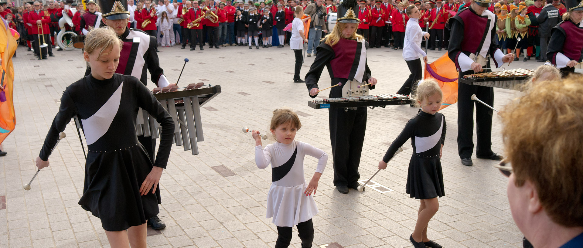 Majorettes au carnaval de Tourcoing, place Victor Hassebroucq.