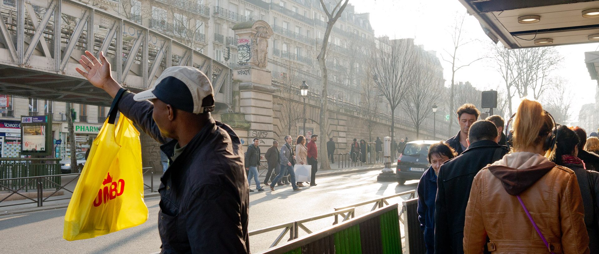 Animation, boulevard Rochechouart, à Paris.