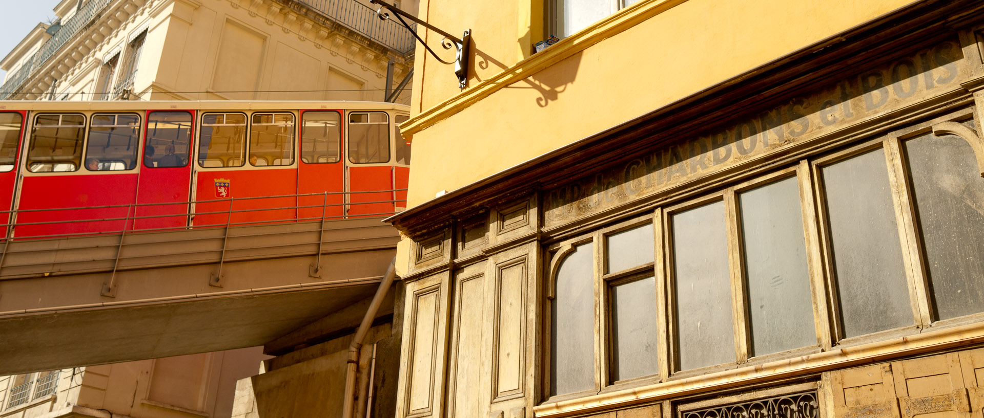 Le funiculaire, rue Tramassac, à Lyon.