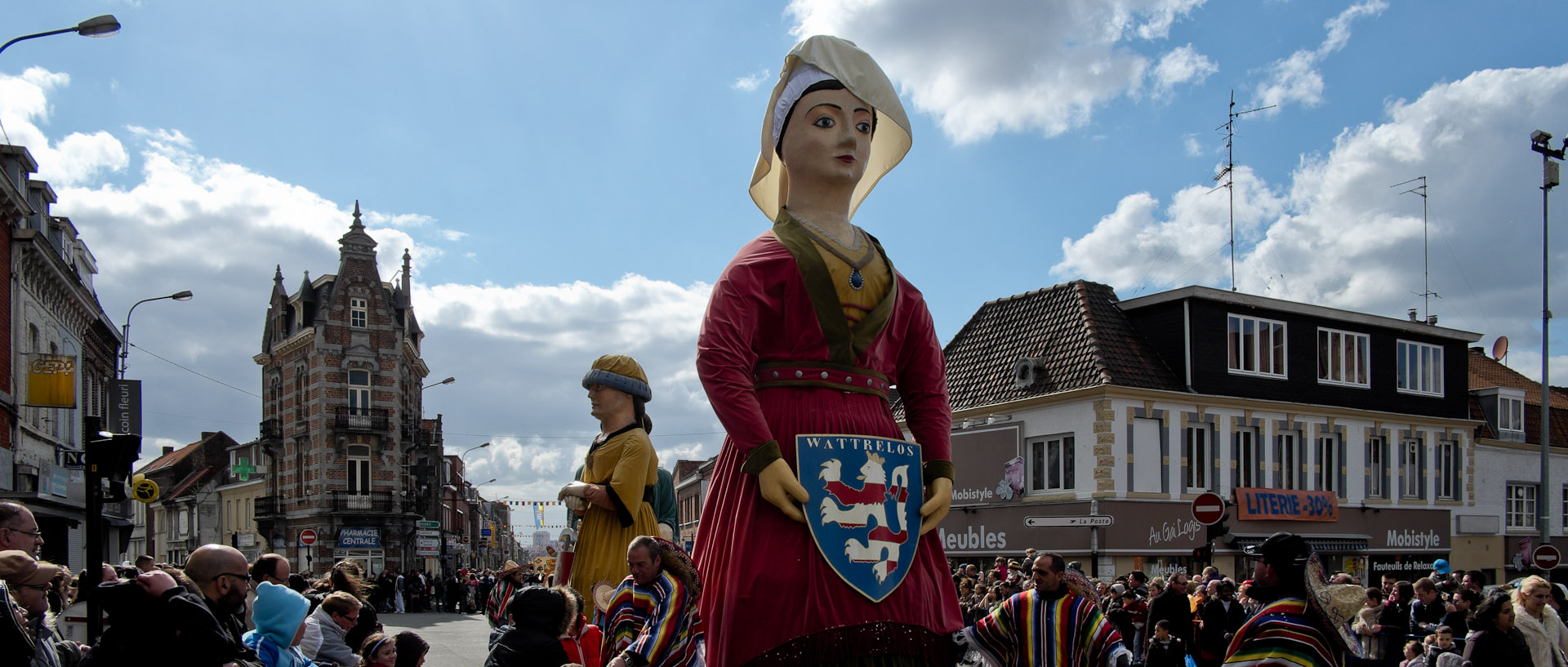 Géant dans le défilé du carnaval, rue Carnot,à Wattrelos.