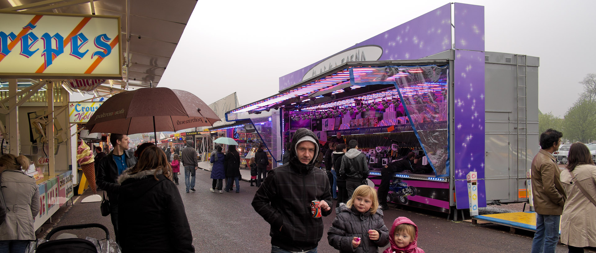 En famille, à la fete foraine, à Lille.