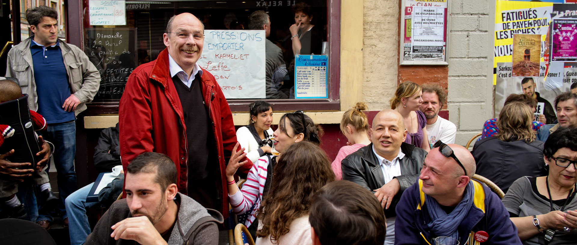 Le député Bernard Roman à la Fête de la Soupe, à Wazemmes, Lille.Oncle et nièce sur un trottoir, rue Roger-Salengro, à Croix.