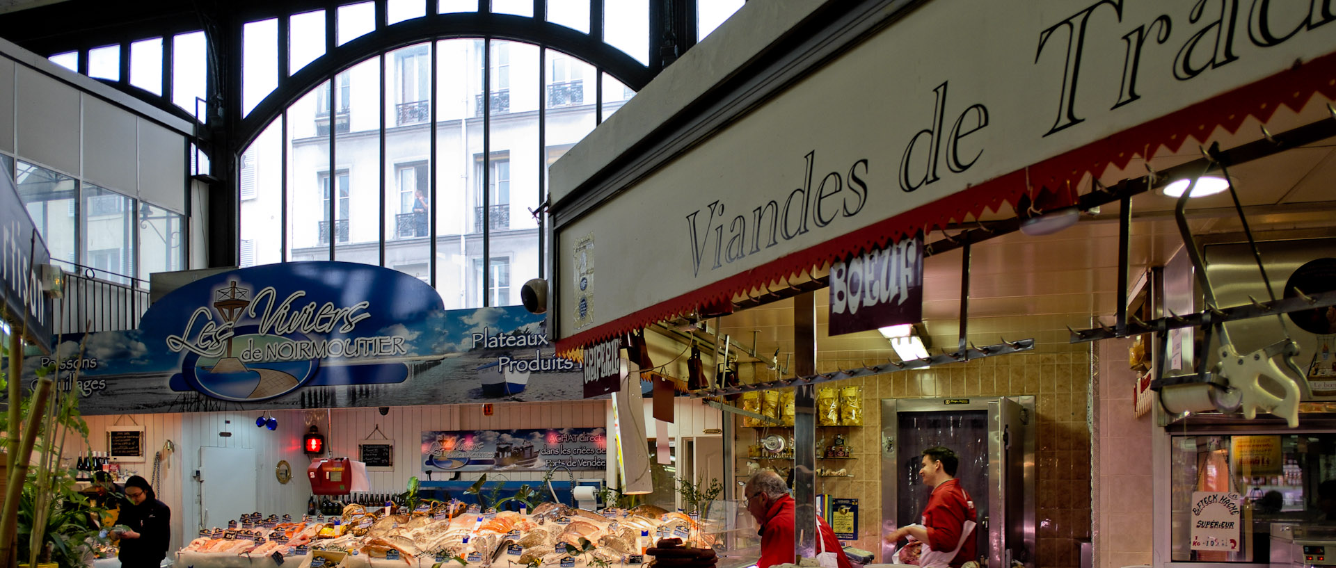 Dans le marché Saint-Quentin, boulevard Magenta, à Paris.