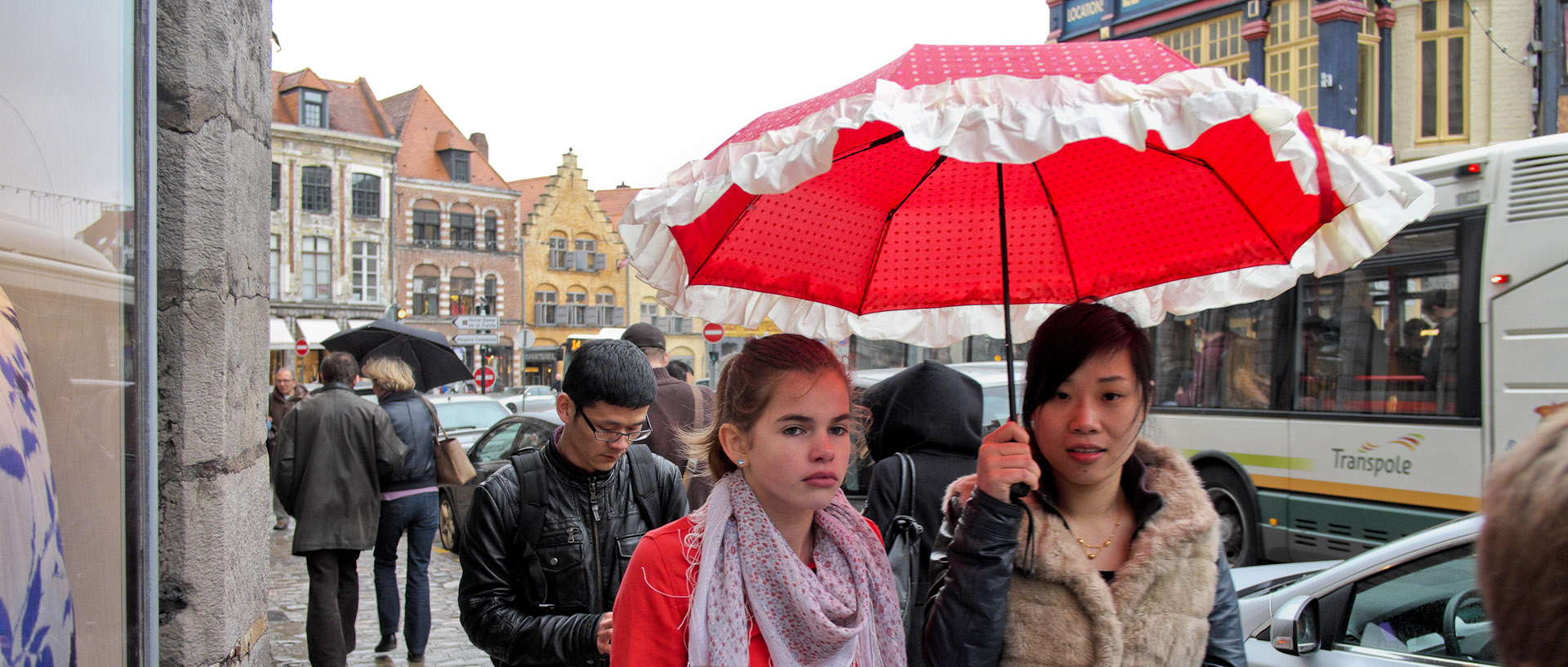 Touristes, place du Lion d'Or, à Lille.