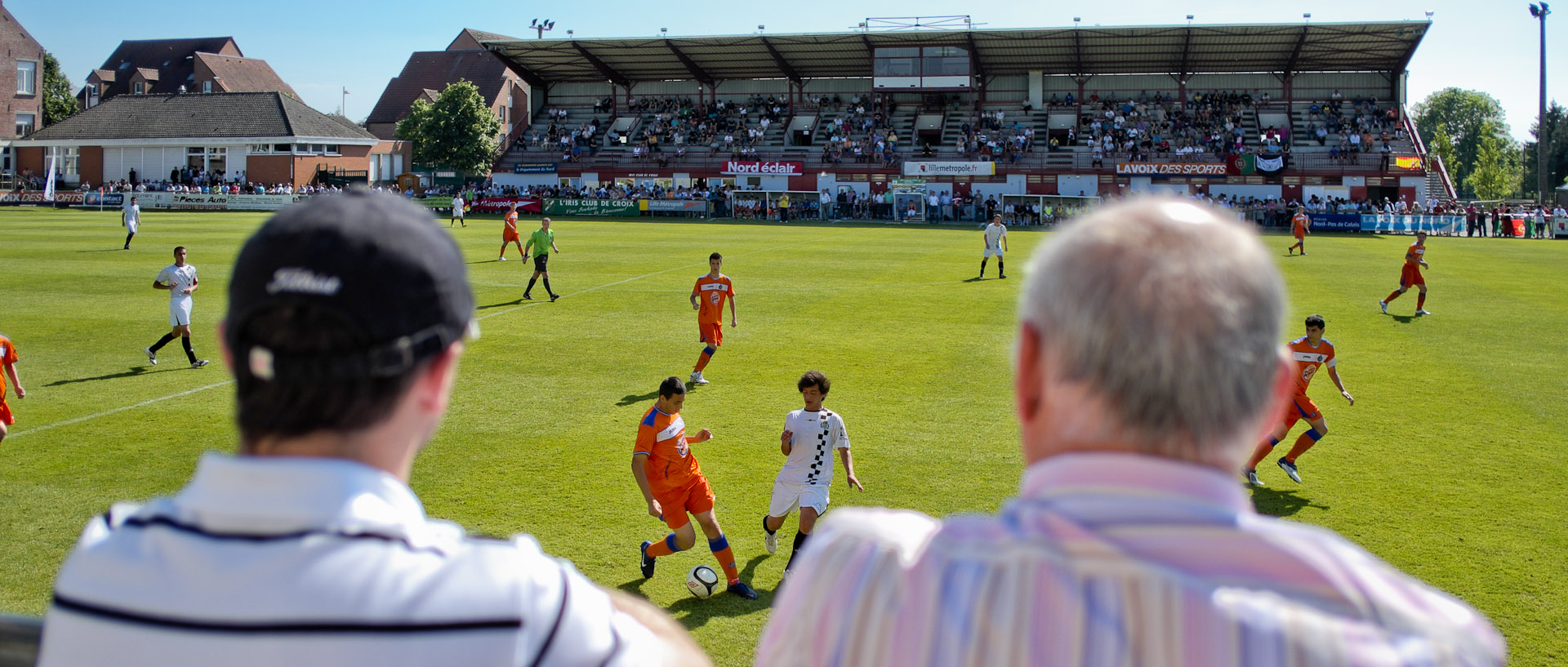 Tournoi international de football, au stade de Croix.