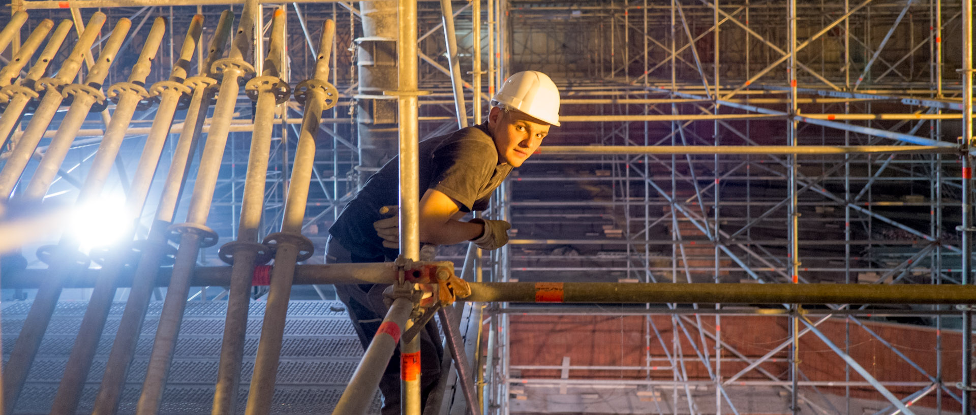 Ouvrier sur le chantier de l'Orchestre national de Lille, au Nouveau Siècle, à Lille.