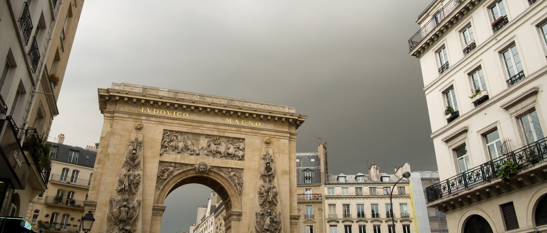 La porte Saint-Denis, à Paris.