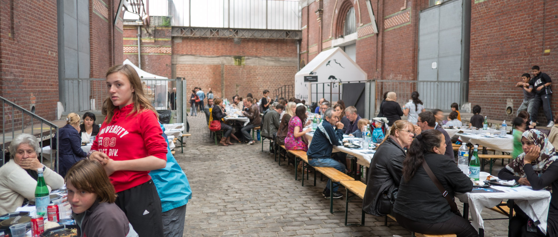 Le grand dîner à la Condition publique, dans le cadre du festival Pile au rendez-vous, à Roubaix.
