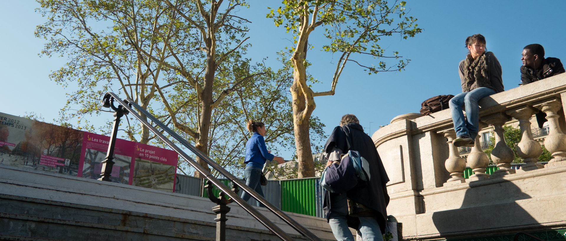 Sortie de la bouche de métro République, à Paris.