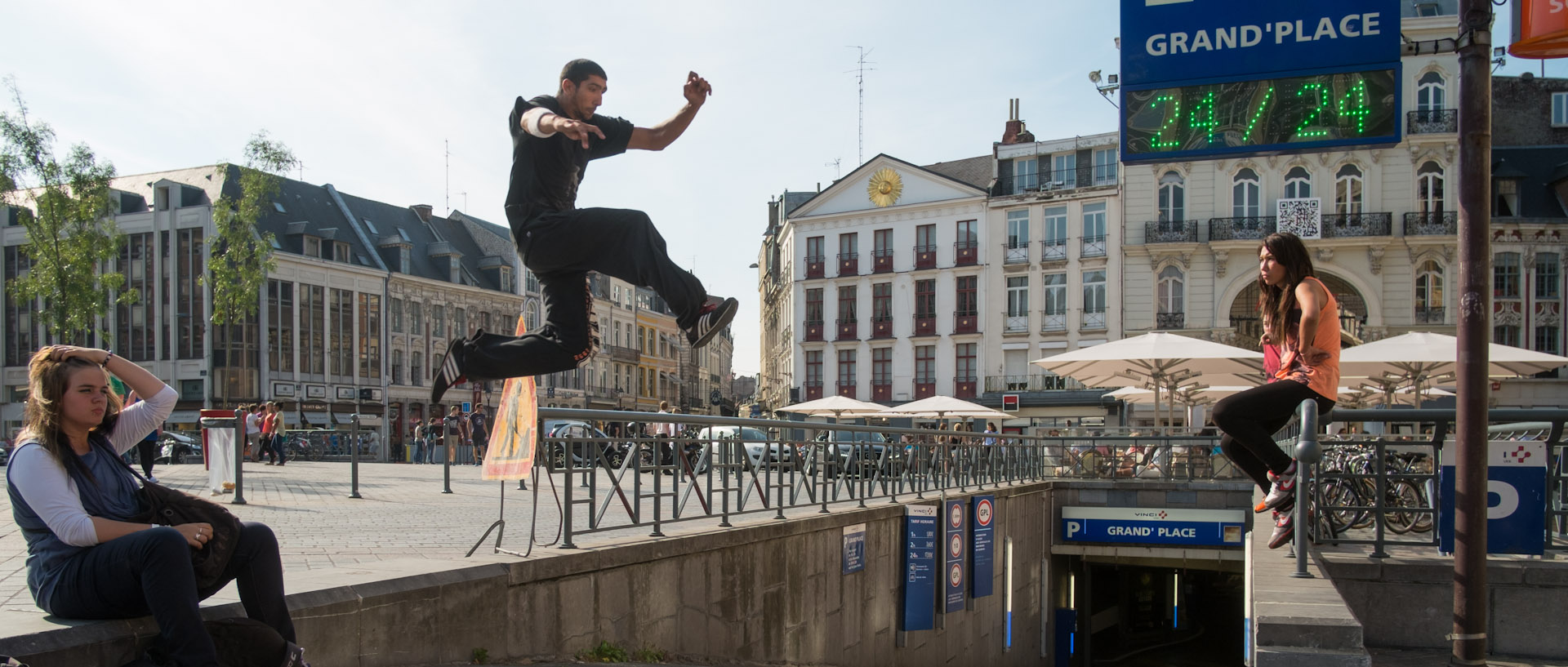 Démonstration de Parkour, place du Général-de-Gaulle, à Lille.