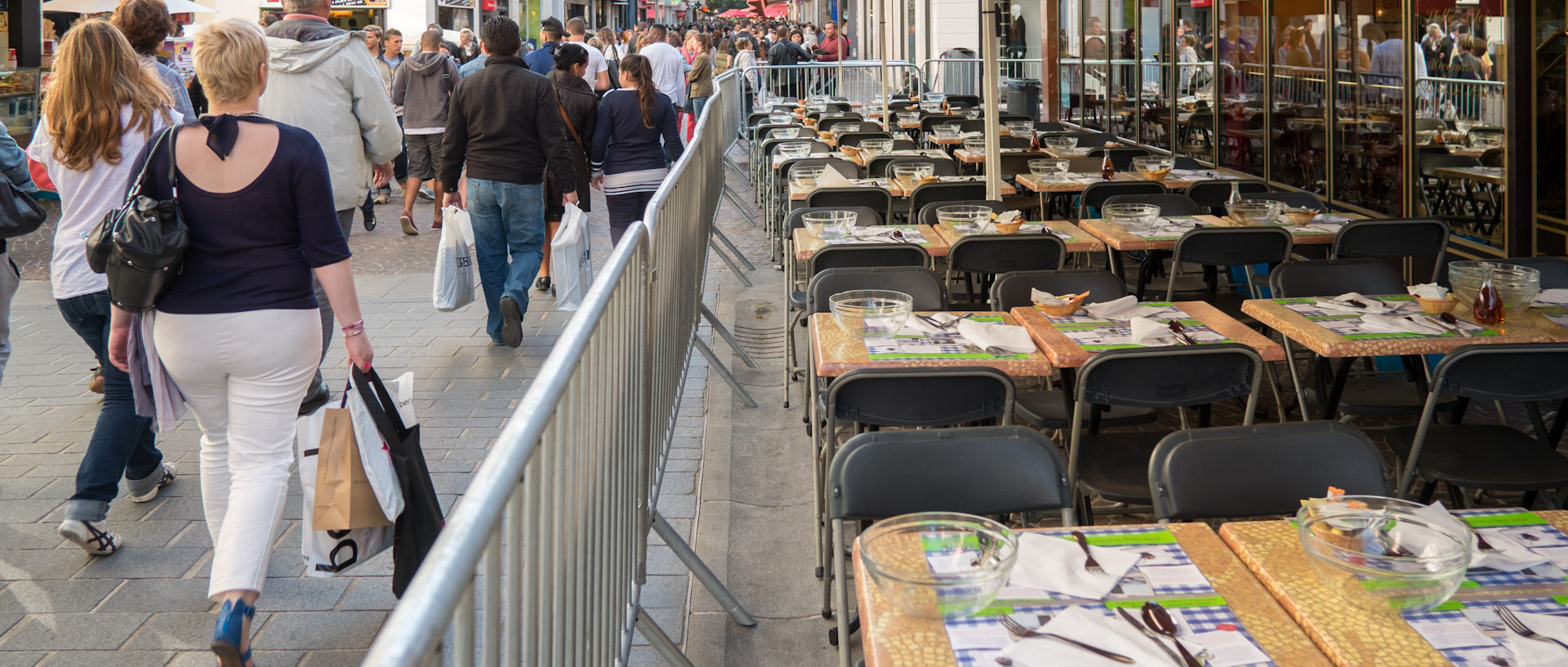 Prêt pour accueillir les moules frites, rue de Béthune, à Lille.