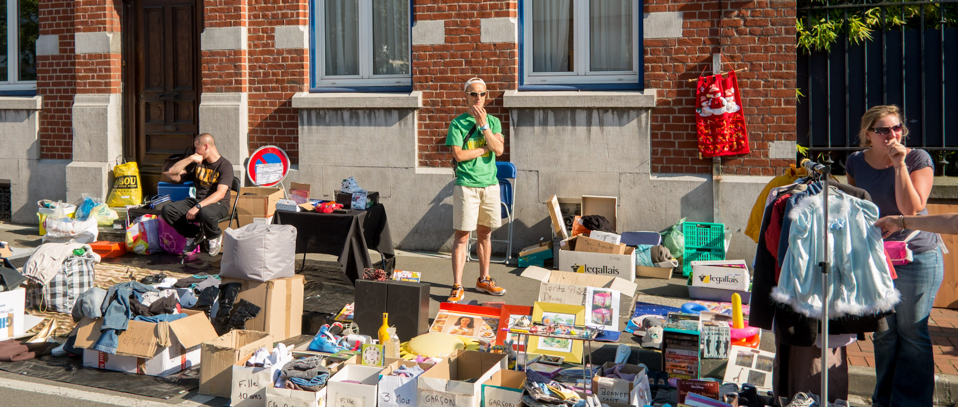 Braderie, rue Jean-Jaurès, Croix.