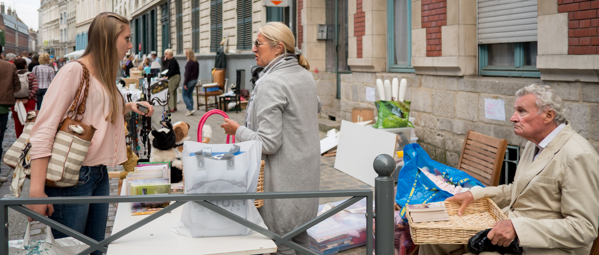 La braderie de Lille, rue d'Angleterre.